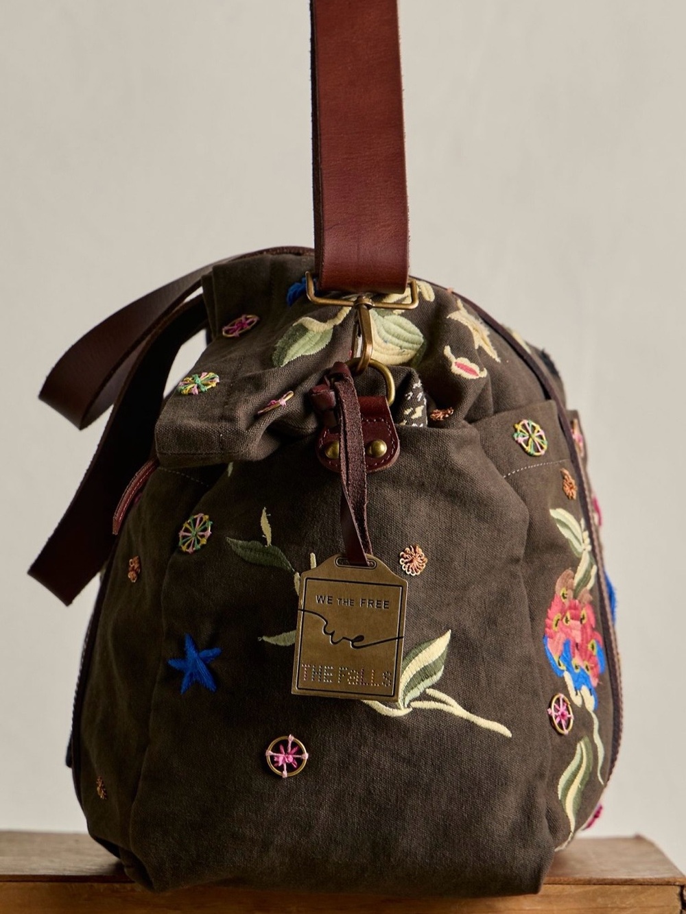 NWT We The Free x The Falls Long Weekend Bag in Olive - Picture 2 of 16